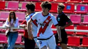 Marcos Parriego es un centrocampista de 18 años que juega en el Rayo