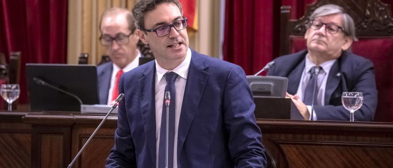 El portavoz popular, Toni Costa, durante su intervención el pasado miércoles en el Parlament.