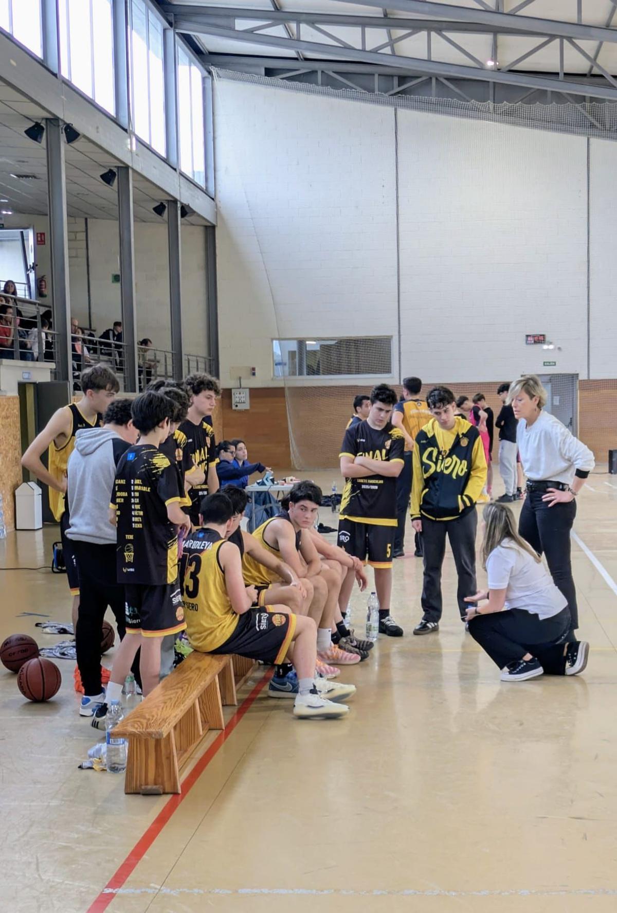 Celebración del ascenso del Club Baloncesto Siero