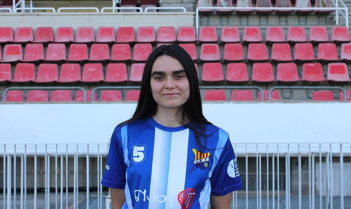 Laia Palomeras a la gespa de Vilatenim.