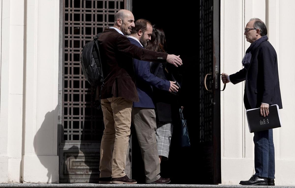 El vicesecretario general de Política Sindical de UGT, Fernando Luján, a su llegada a una reunión con los agentes sociales, en la sede del Ministerio.