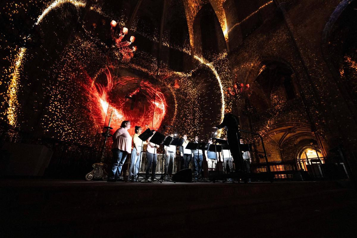 ‘LUMINISCENCE’, un espectáculo inmersivo de luz y música en Santa Maria del Pi