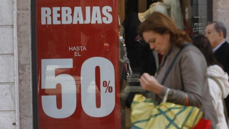 Un cartel de rebajas.