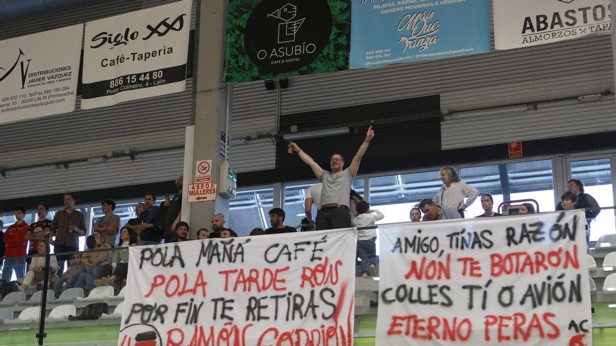 Victoria en el Lalín Arena en la despedida de Cacheda
