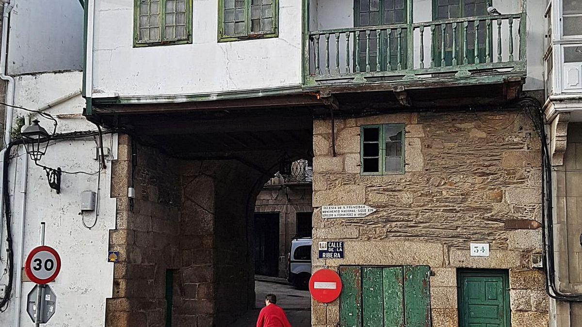 Edificio del casco histórico de Betanzos que será rehabilitado. |   // L.O.