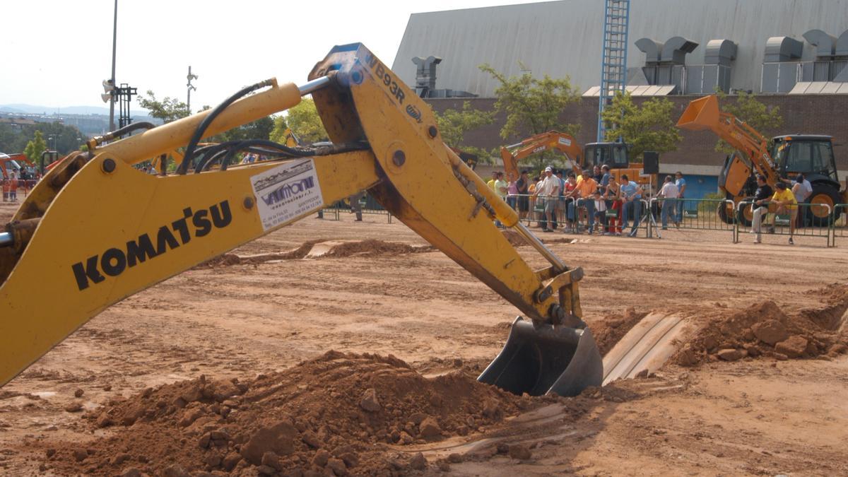 Es requereix un maquinista per a excavadora.