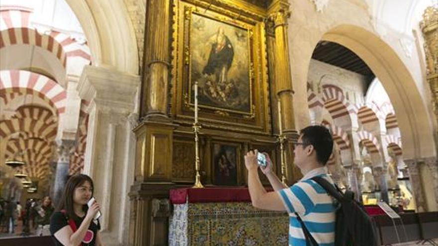 El Cabildo insta al Ayuntamiento a reclamar la titularidad de la Mezquita en el juzgado