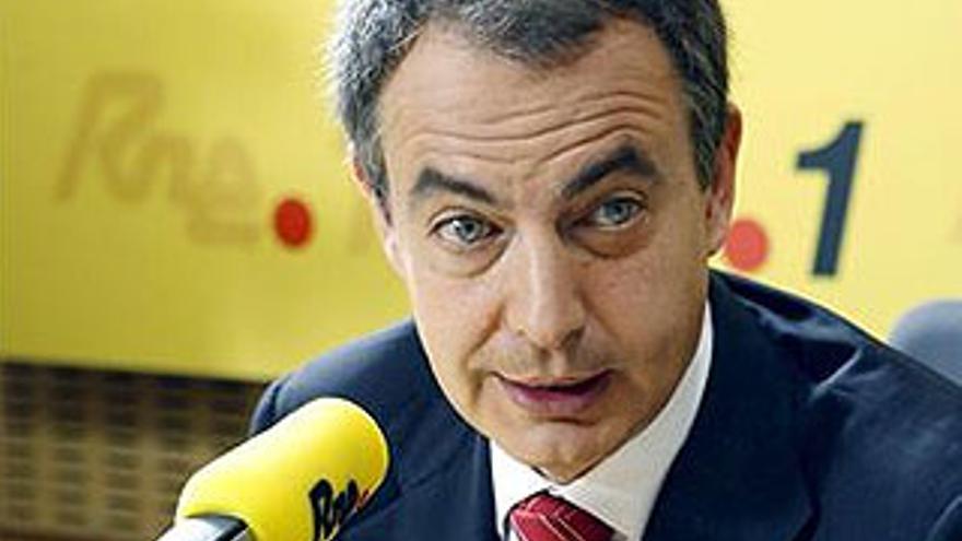 Zapatero tacha de inaceptable la directiva europea de las 65 horas semanales