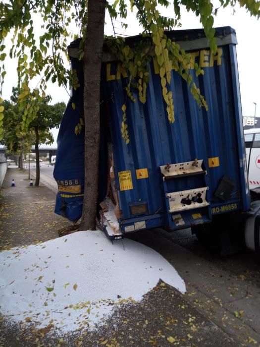 Camió accidentat a Girona