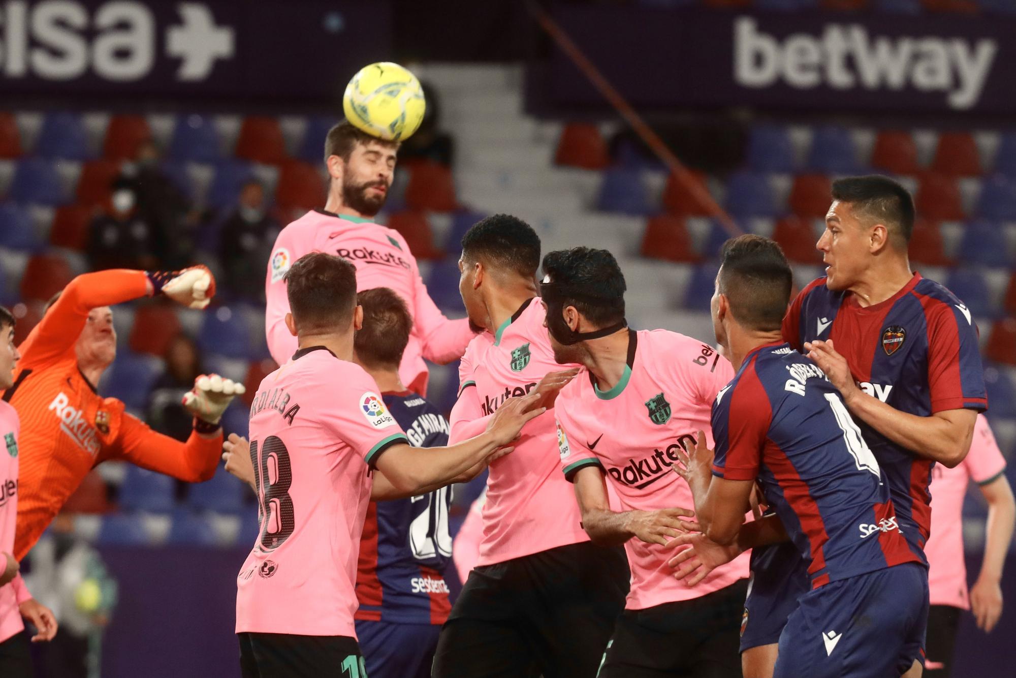 Las imágenes del empate entre el Levante y Barcelona en el Ciutat de València