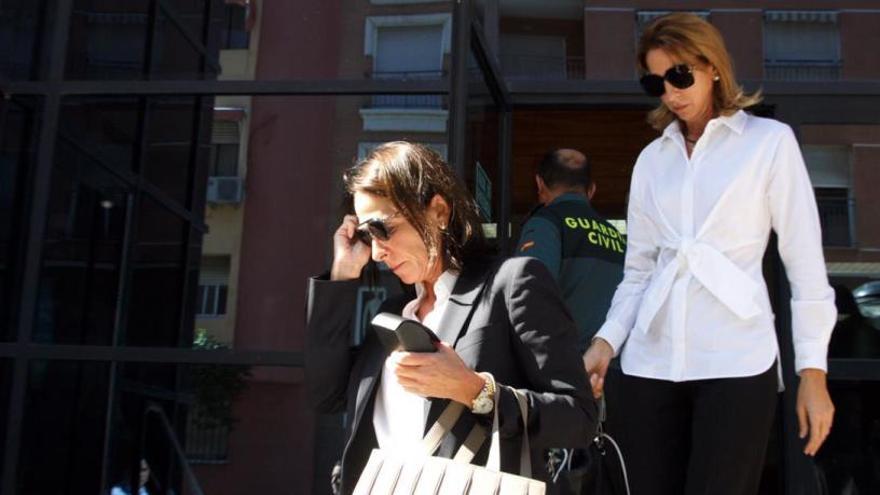 Tania y Mar Sala a su salida de la cuarta sesión del juicio del caso Sala.