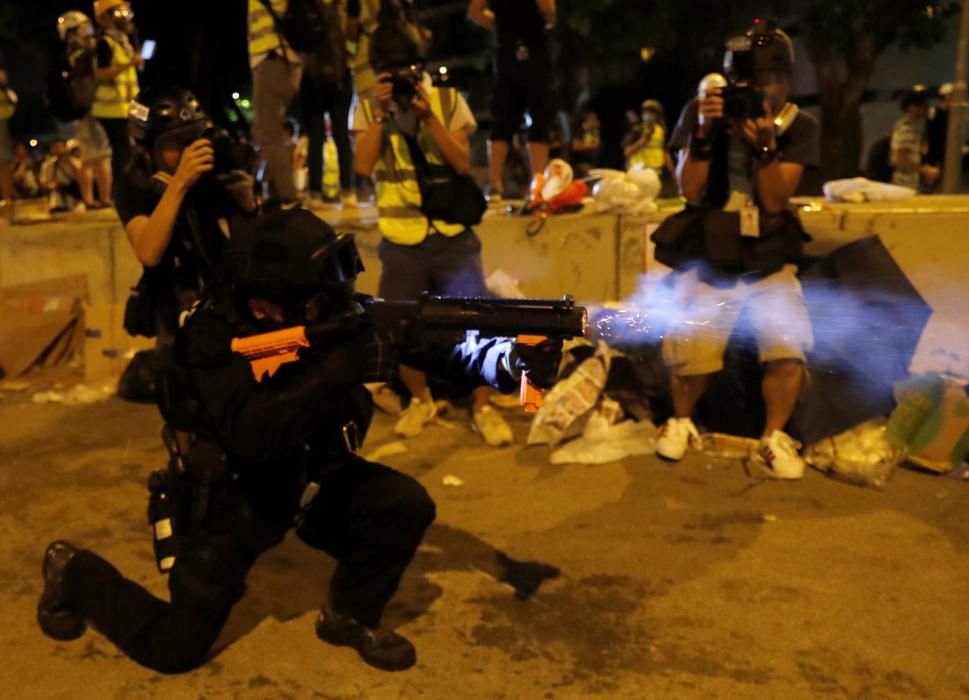 Los hongkoneses entran en el Parlamento.