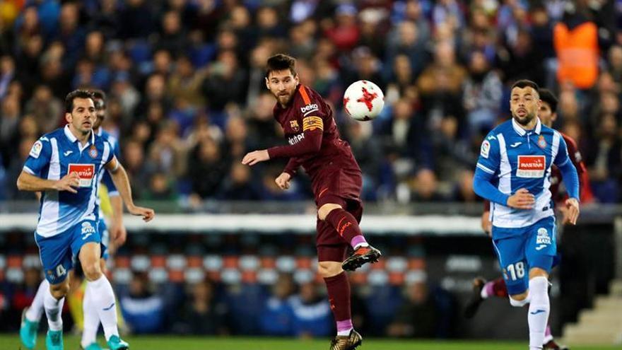 El Espanyol sorprende a un Barcelona poco inspirado