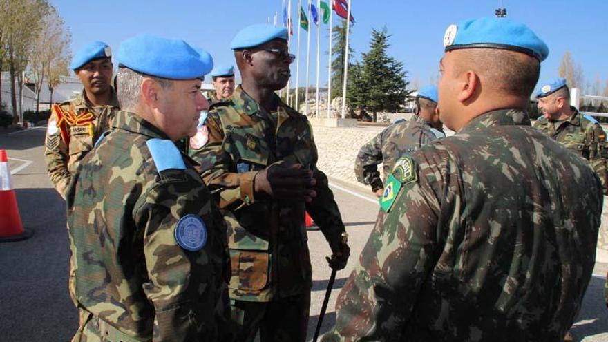 El sargento mayor de las tropas de Naciones Unidas visita la base española