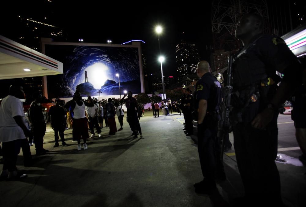 Cinco agentes muertos tras una marcha contra la violencia policial en Dallas