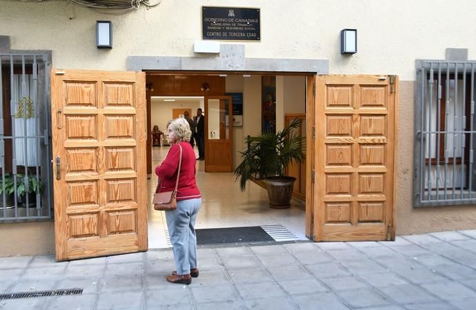 03/01/2019 TELDE. El concejal de Servicios Sociales,Diego Ojeda, abre las puertas del centro de mayores de Telde..Fotografa: YAIZA SOCORRO.