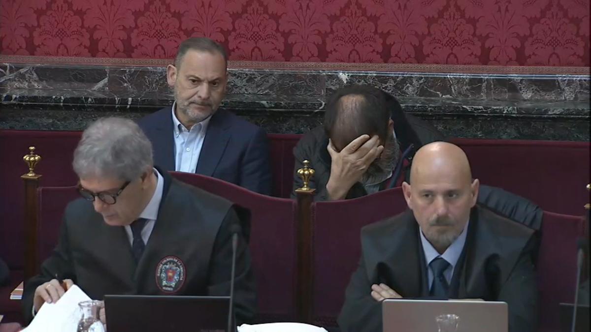 Ábalos, Koldo y Aldama se sientan en el banquillo del Tribunal Supremo en el arranque del juicio del caso Koldo