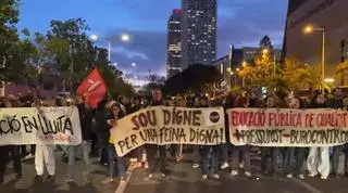 Huelga de profesores: grupos de docentes cortan la ronda Litoral, la Gran Via y la C-32