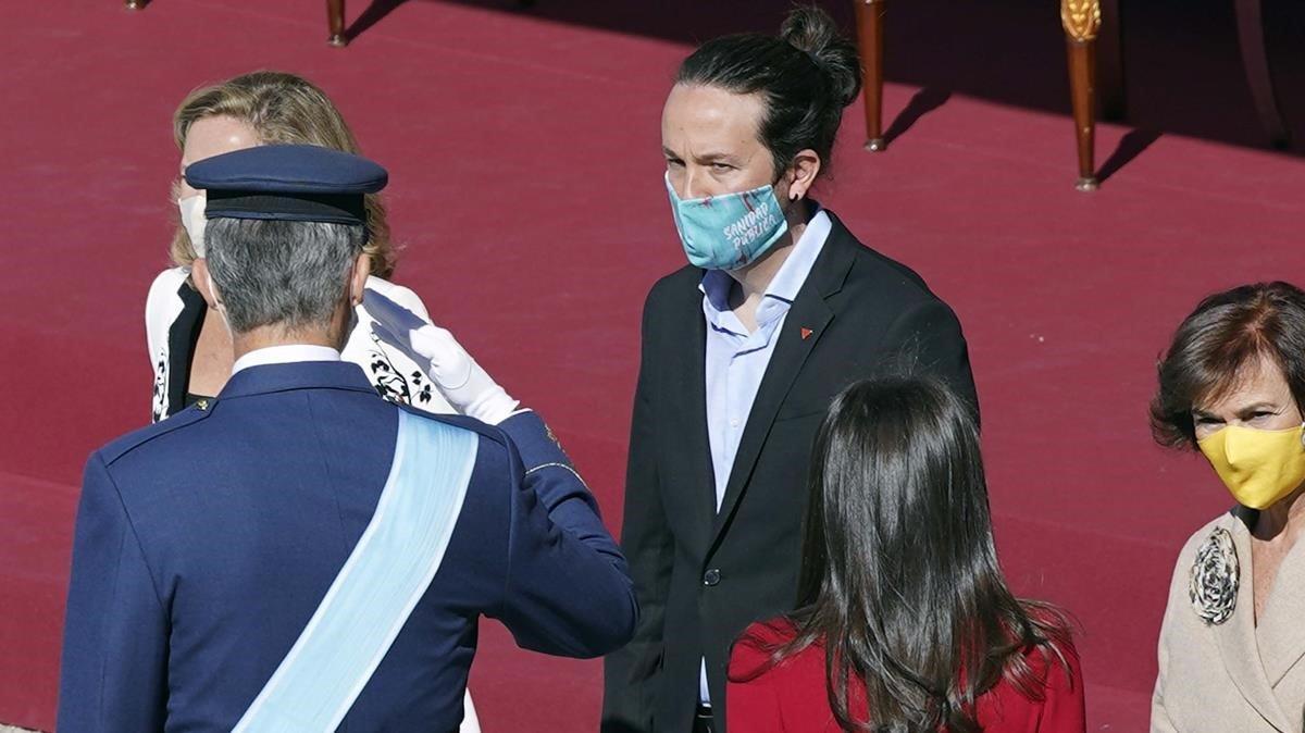 Rey Felipe VI junto a la Familia Real Saluda al  vicepresidente del Gobierno Pablo Iglesias