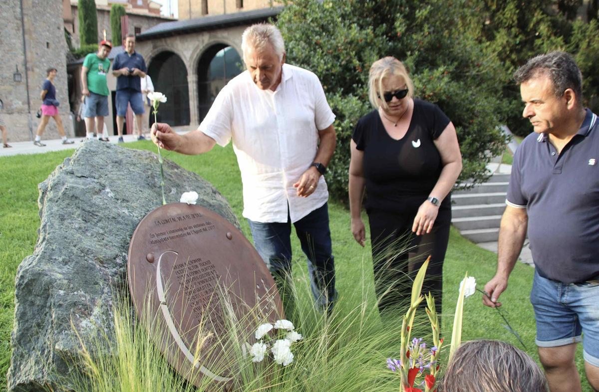 Les imatges de l'homenatge a les víctimes dels atemptats del 17-A a Ripoll