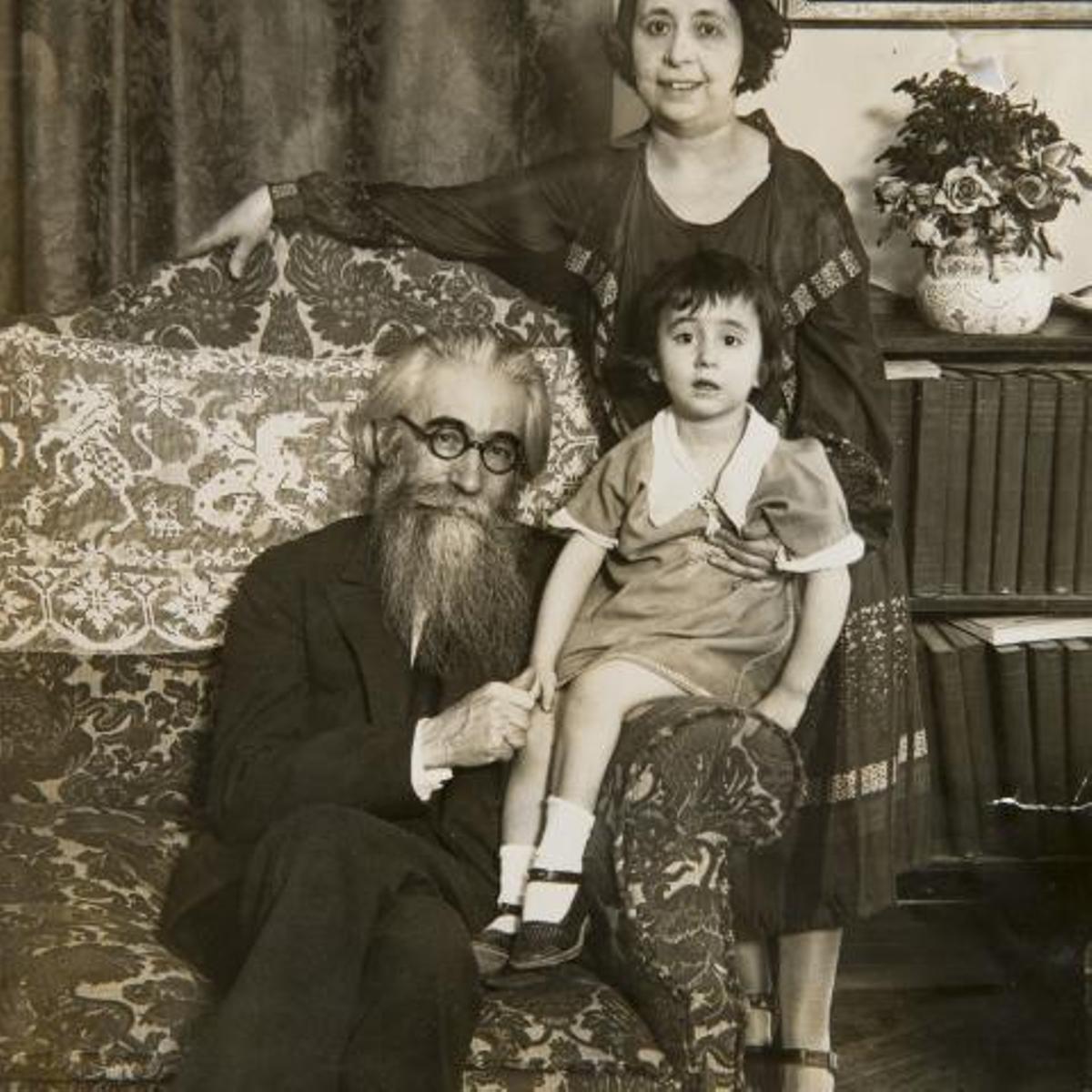 Valle-Inclán, Josefina Blanco y su hija pequeña