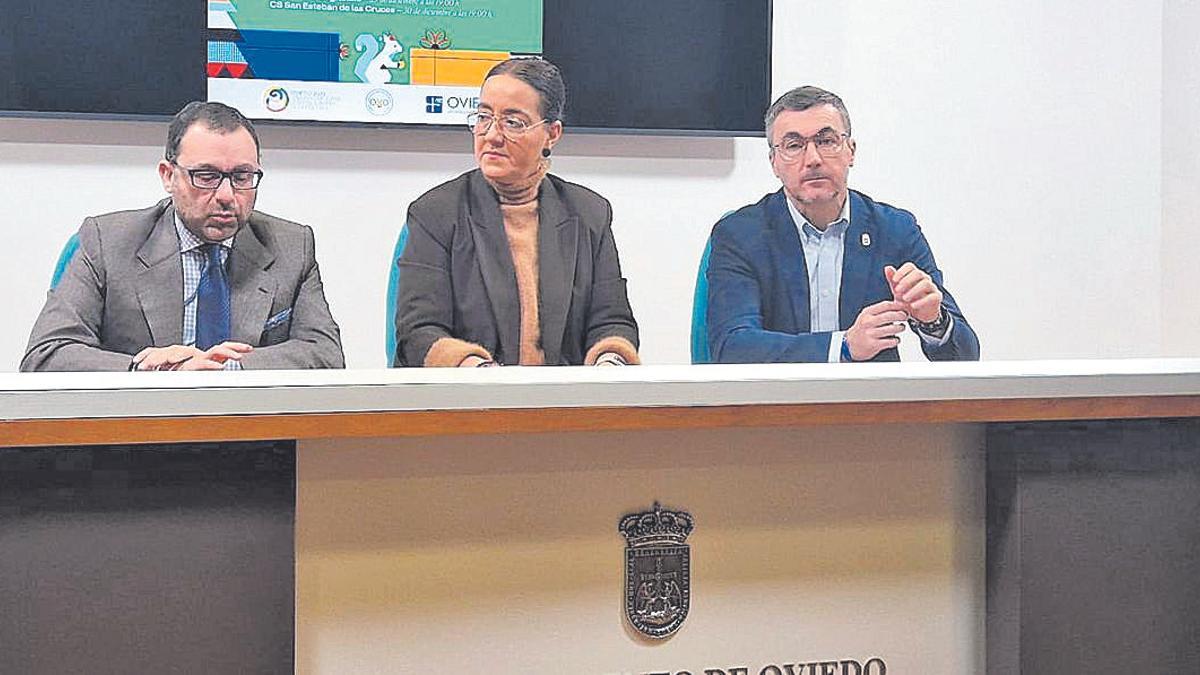 Por la izquierda, David Álvarez, Covadonga Díaz y Daniel Tarrio, este jueves, durante la presentación.