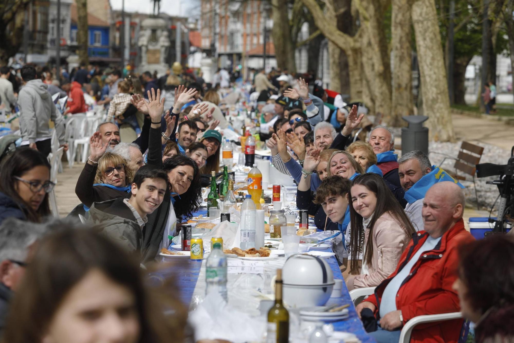 EN IMÁGENES: el ambiente en la Comida en la Calle de Avilés