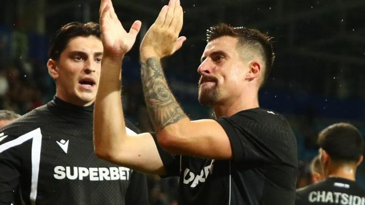 VÍDEO VALENCIA CF | Santamaría aterriza en Grecia para firmar por el PAOK