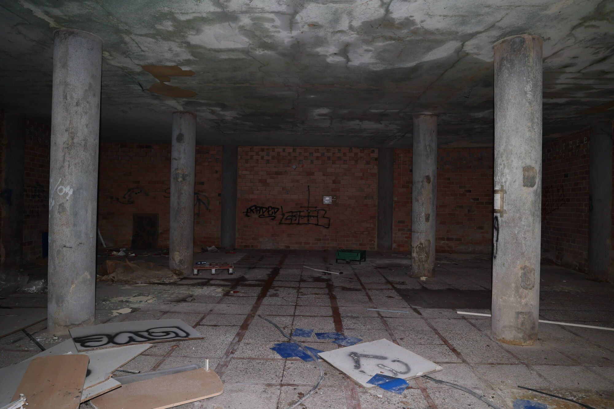 Viejo HUCA. Recorrido por cómo está el viejo hospital.