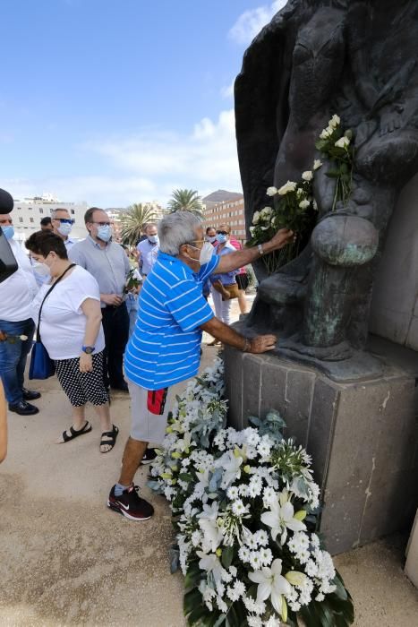 Ofrenda floral en homenaje a Belén María