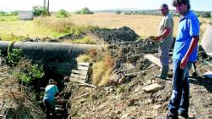 Valdencín renovará la red de agua tras las últimas averías