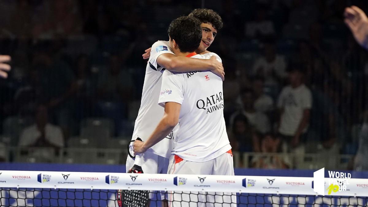 Coello y Tapia se abrazan tras el triunfo