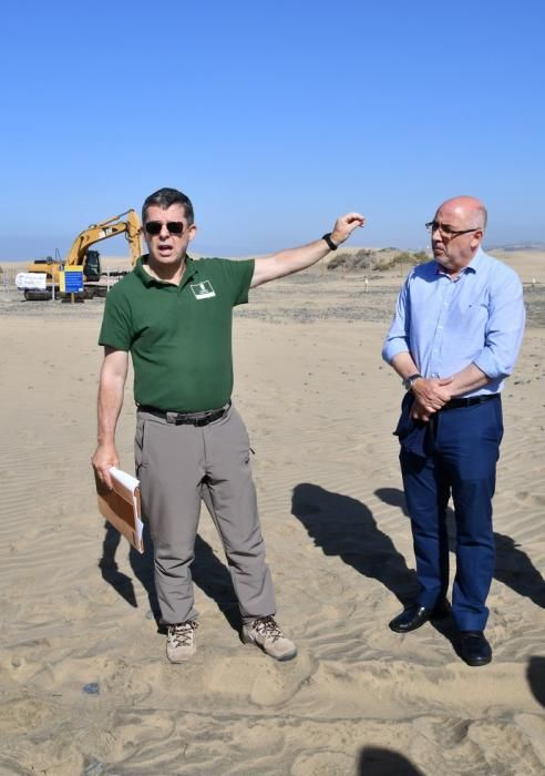 13/05/2019 MASPALOMAS. SAN BARTOLOME DE TIRAJANA. El presiddente del Cabildo de Gran Canria, Antonio Morales, y el consejero de Medio Ambiente y Emergencias, Miguel Ángel Rodríguez, informan del inicio de la segunda fase del proyecto para la recuperación de las dunas de Maspalomas, Masdunas, pionero en el mundo por sus carcterísticas .    Fotógrafa: YAIZA SOCORRO.  | 13/05/2019 | Fotógrafo: Yaiza Socorro