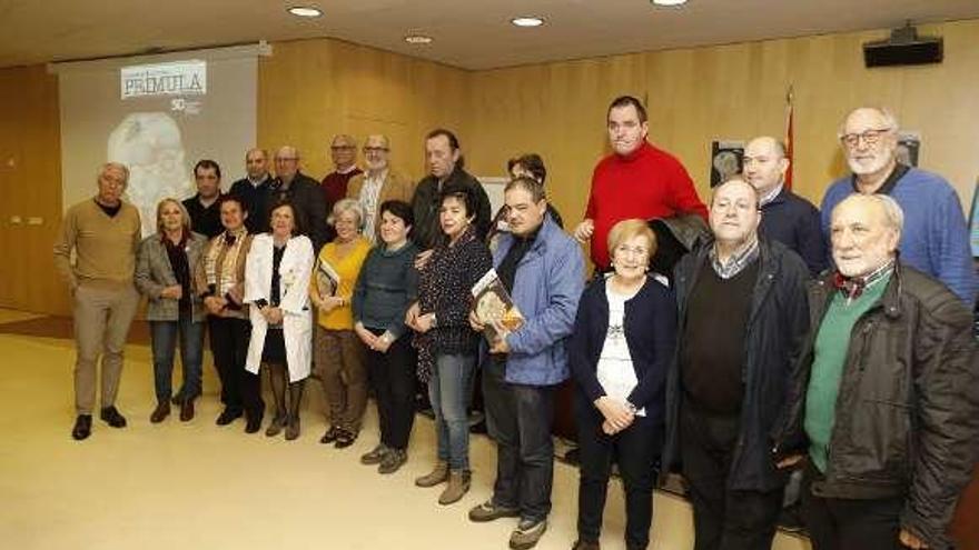 Colaboradores de la nueva edición de la revista cultural &quot;Prímula&quot;, ayer, en el Hospital de Cabueñes.