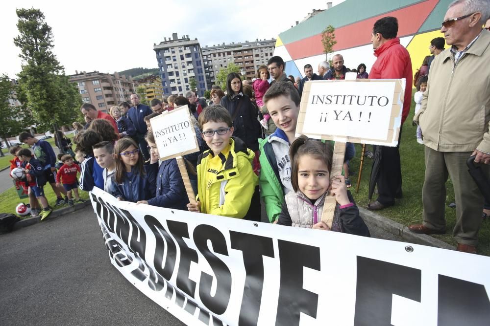 La Florida (Oviedo) se manifiesta para pedir un instituto