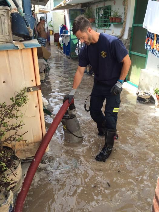 Inundación en las casas colindantes a la playa de Tauro