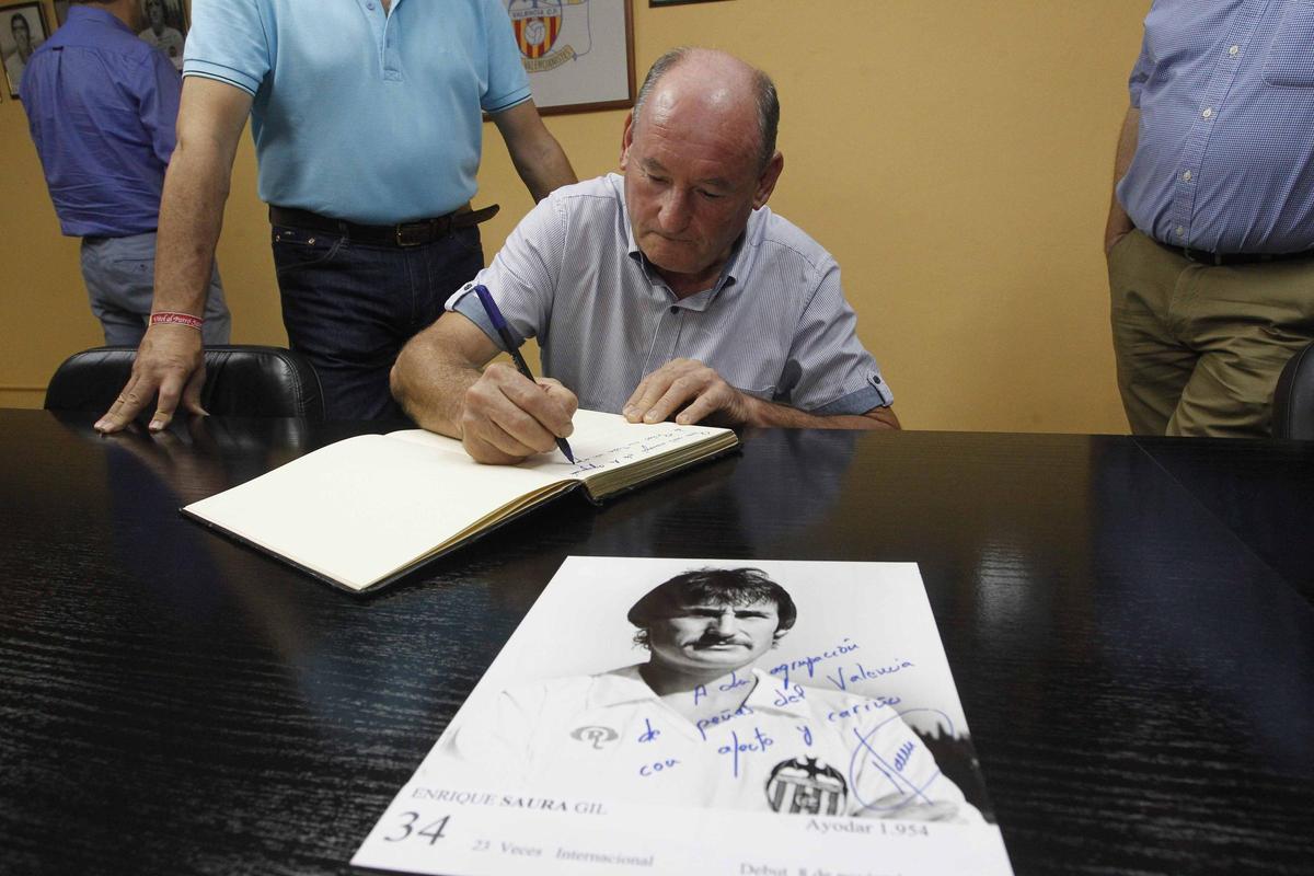 Enrique Saura en un acto.