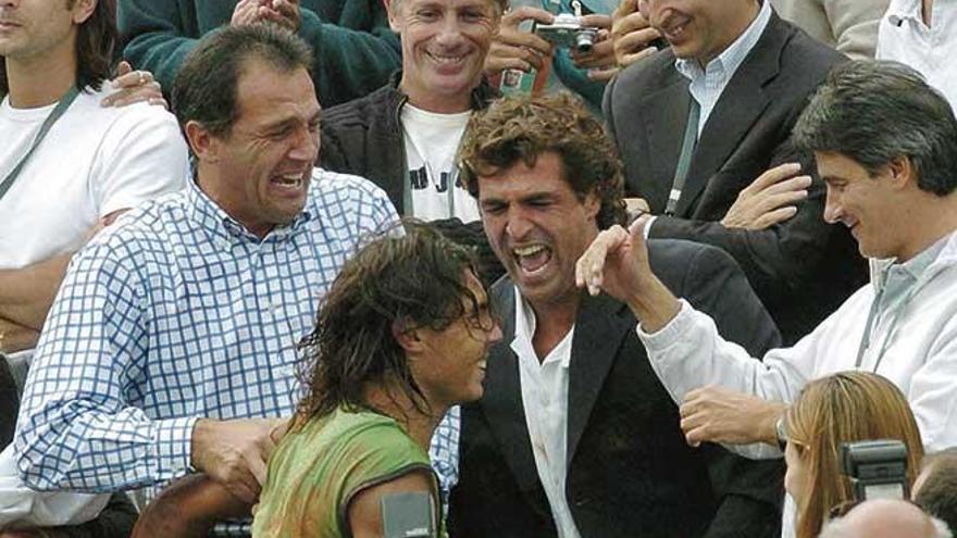 Nadal con sus tÃ­os Rafel y Miquel Ãngel en su primer Roland Garros.