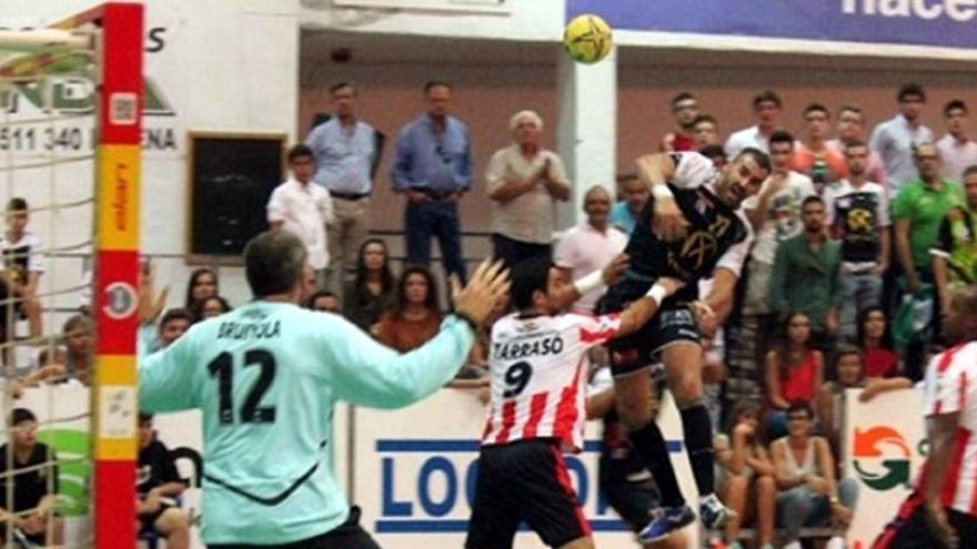 El Ximénez debuta en casa con una victoria ante el Sagunto (30-27)