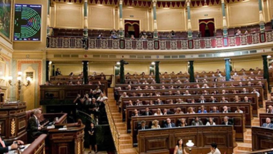El Congreso ratifica la reforma de la Constitución con PSOE, PP y UPN