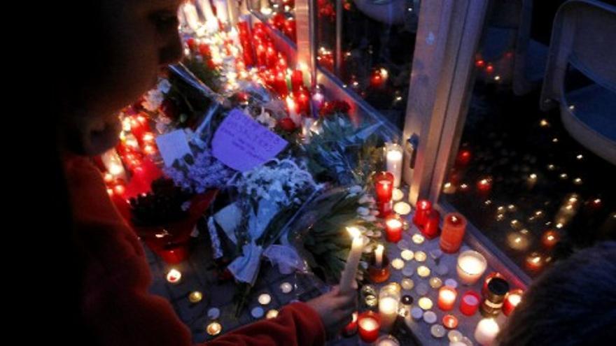 Emocionado homenaje al profesor asesinado por un alumno en Barcelona