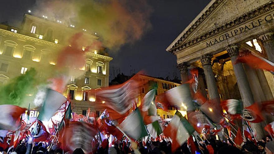 Un mitin en Roma junto al Panteón.