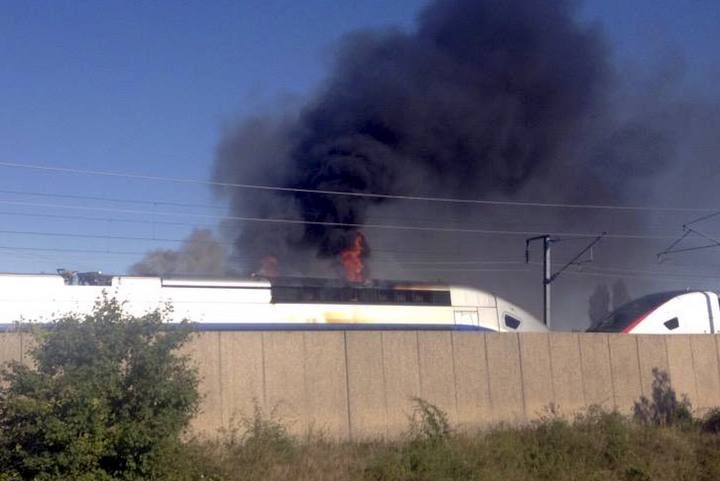 Tres personas han resultado heridas como consecuencia de un incidente en el que un hombre ha llegado a abrir fuego con un kalashnikov en el interior de un tren de alta velocidad que conecta Ámsterdam con París.