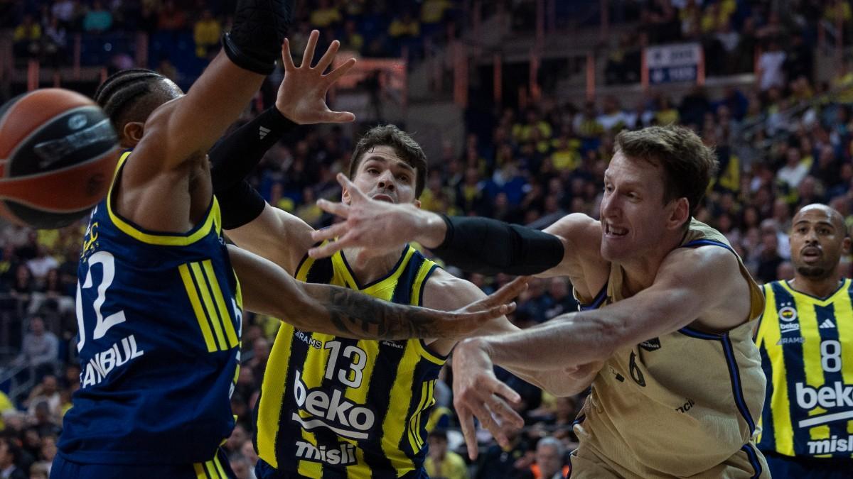 Fenerbahçe lanzó 20 tiros libres más que el Barça durante el partido