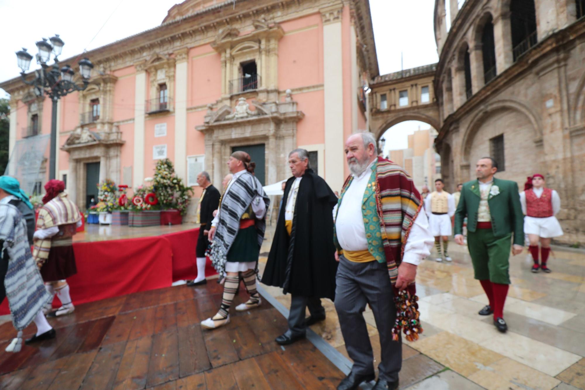 Búscate en el primer día de ofrenda por la calle de la Paz (entre las 17:00 a las 18:00 horas)