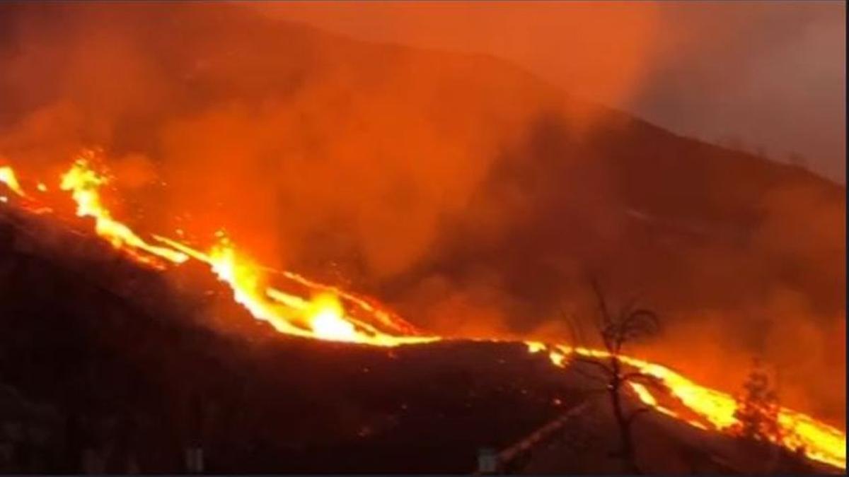 El avance de la lava en La Palma amenaza con sepultar mil viviendas