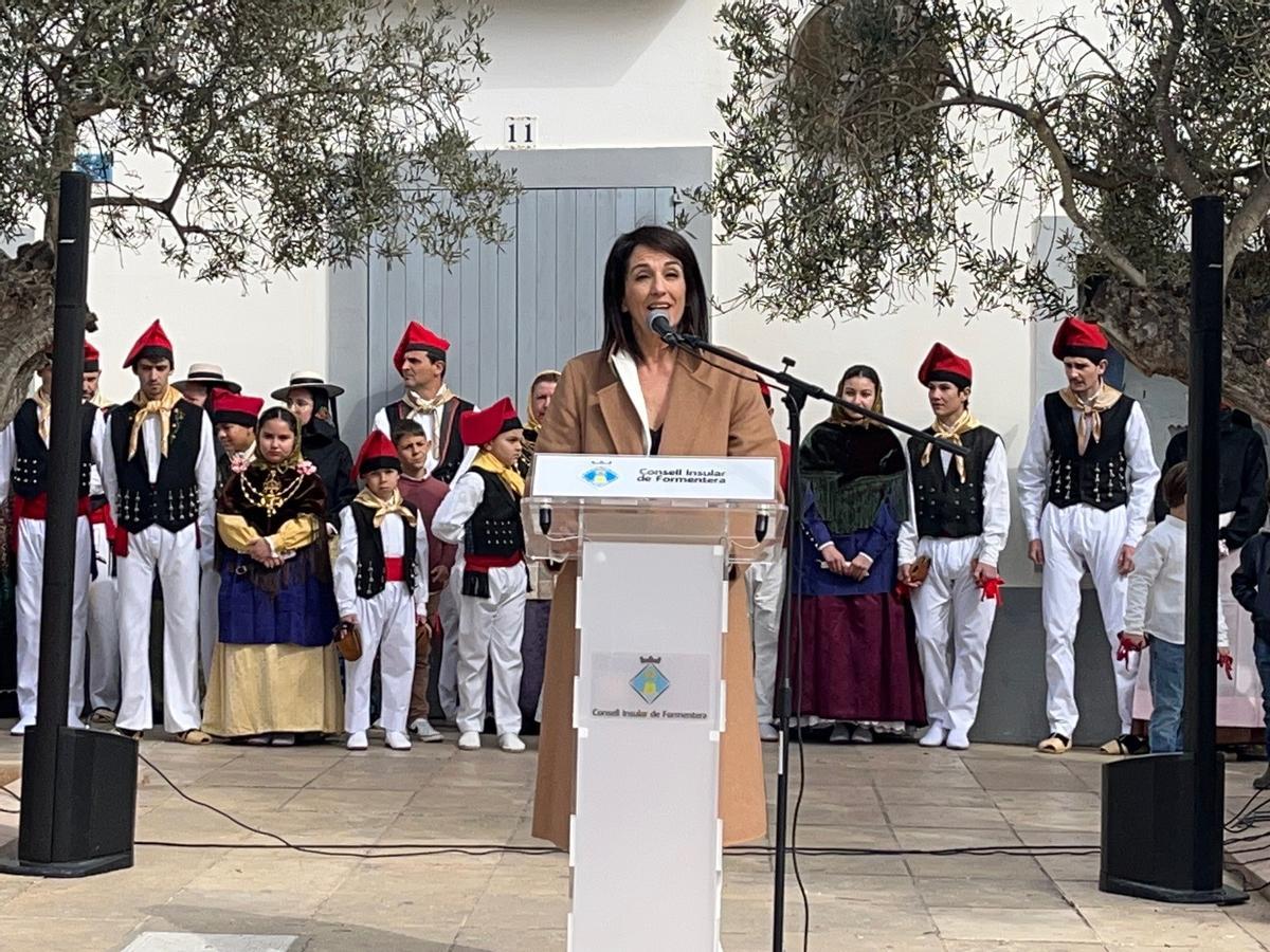La presidenta del Consell de Formentera, Ana Juan, durante su discurso en Sant Francesc.