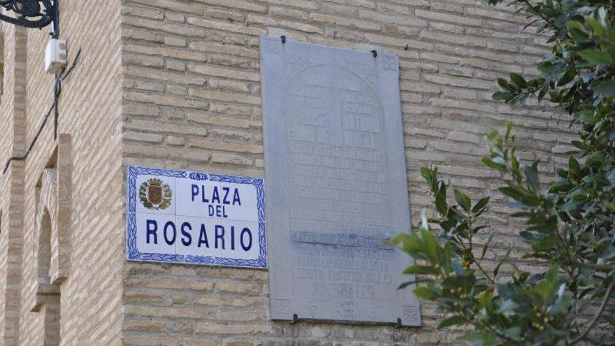 PP y PSOE bloquean la retirada de la placa franquista en Peñaflor