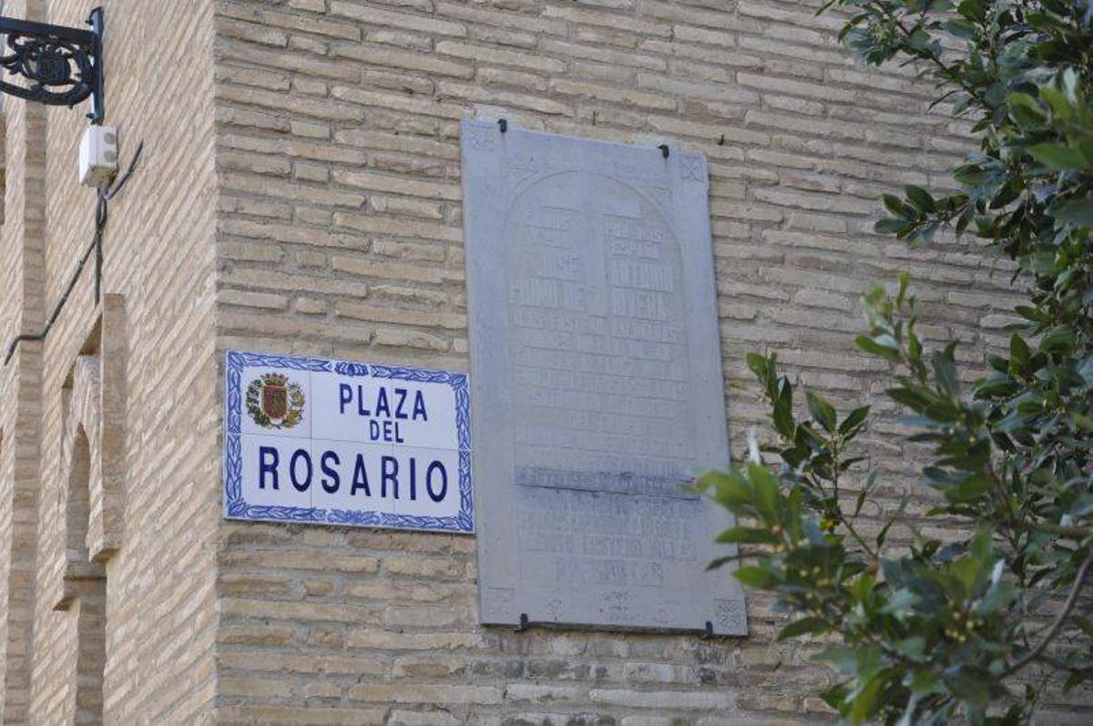 PP y PSOE bloquean la retirada de la placa franquista en Peñaflor
