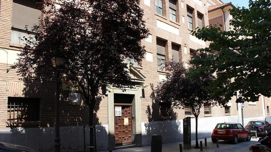 El colegio guarda silencio mientras la jueza abre diligencias contra el profesor acusado de abusar d ...